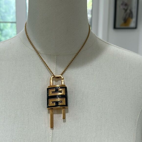 Givenchy lock necklace - Picture 1 of 4